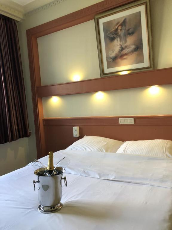 Beaux Arts Hotel Антверпен Екстериор снимка
