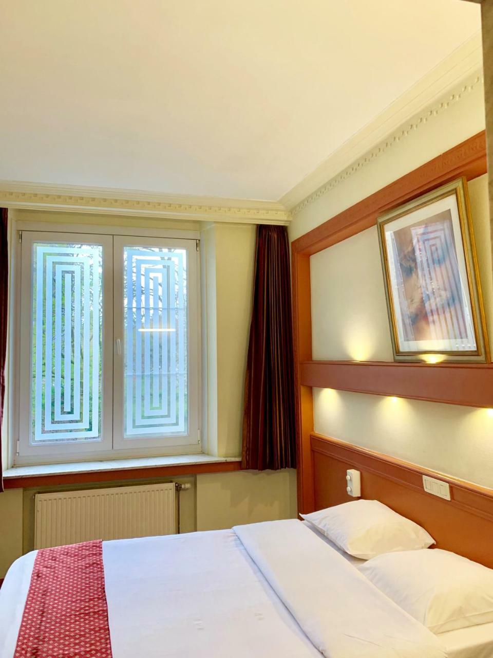 Beaux Arts Hotel Антверпен Екстериор снимка
